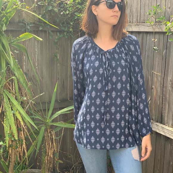 Beautiful flowing Cotton On blouse - Picture 3 of 8